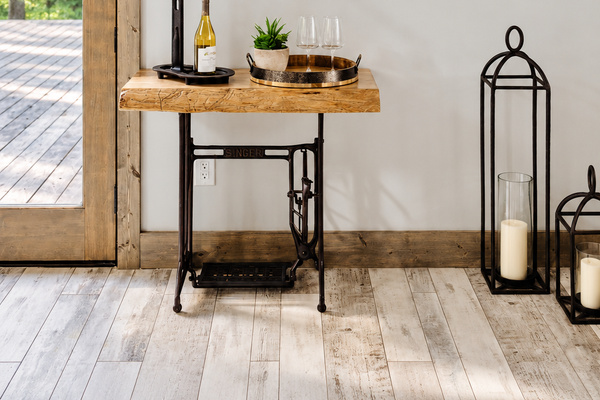 Rustic décor and complimentary welcome wine.