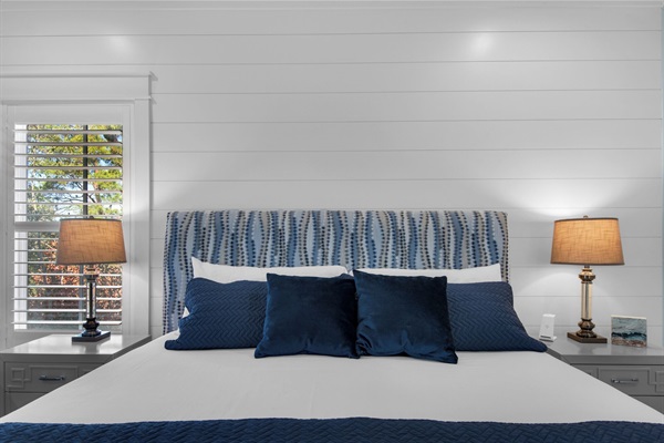 King Bedroom (2nd floor)