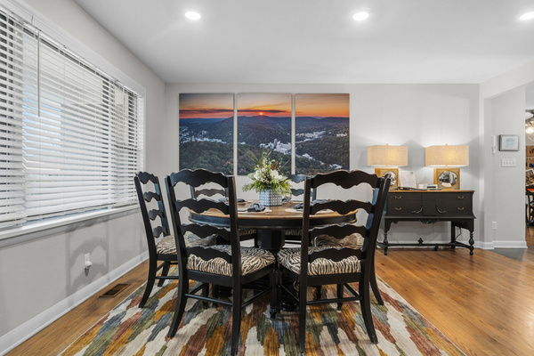 Gather everyone at the table under the Ozark sunset canvases — Hot Springs Breakaway