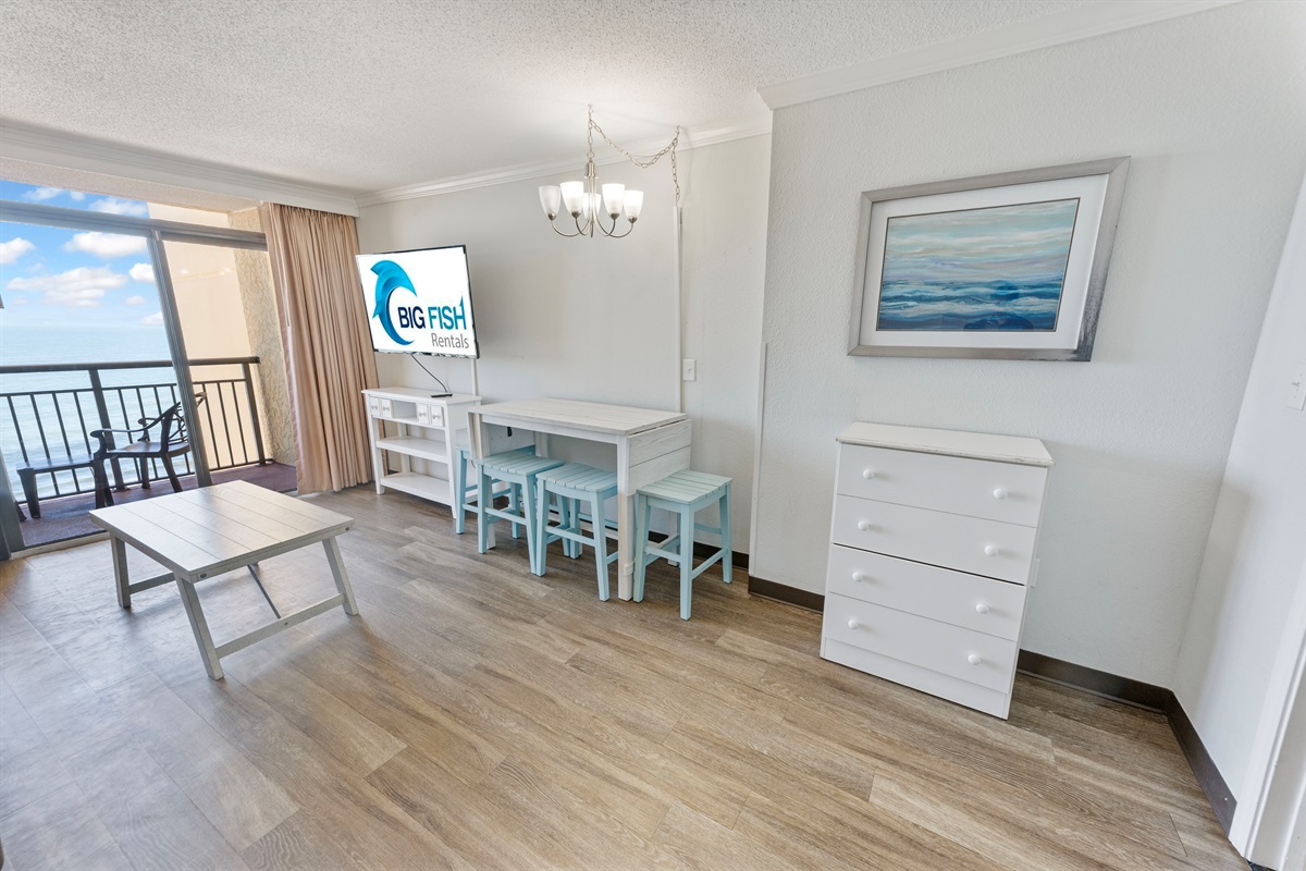 Amazing Living Room with Stunning Views🌊☀️