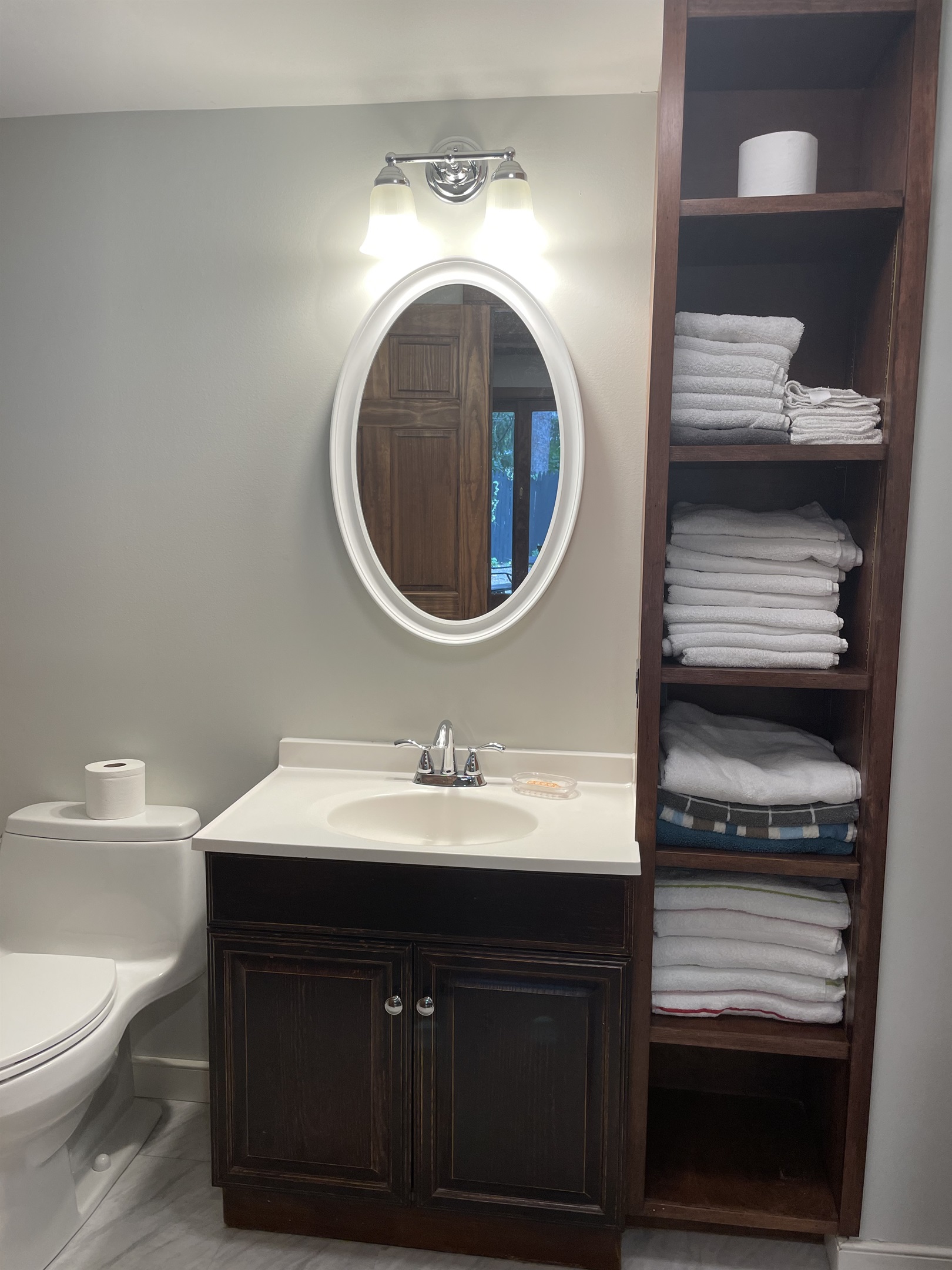 1st floor bath w/ shower