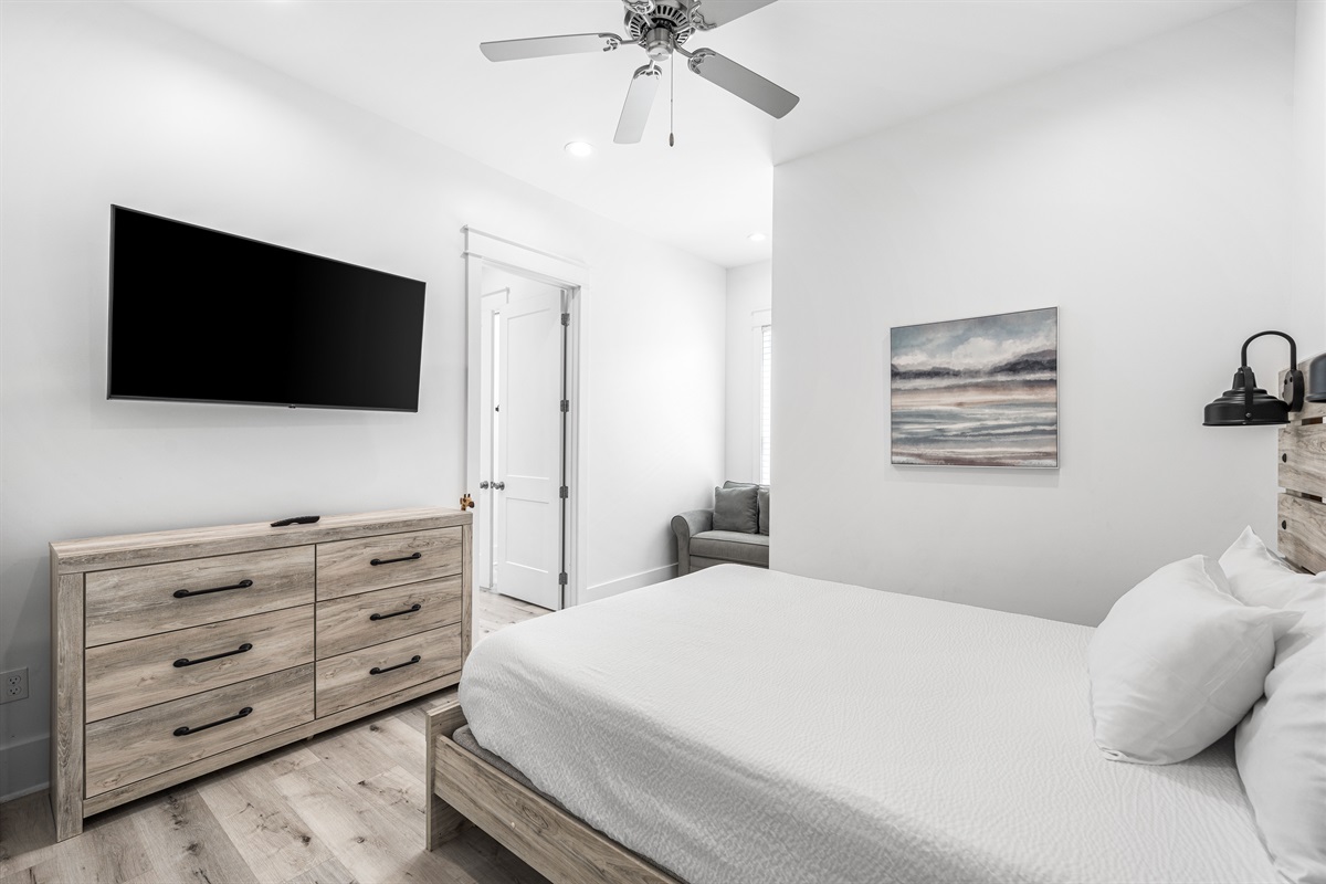 2nd bedroom, queen bed and twin pull out