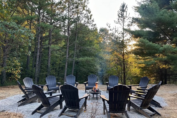 Classic campfire memories. Our firepit features comfortable seating for 10, making it the ideal gathering spot for s'mores and conversation under the Hoosier National Forest sky.