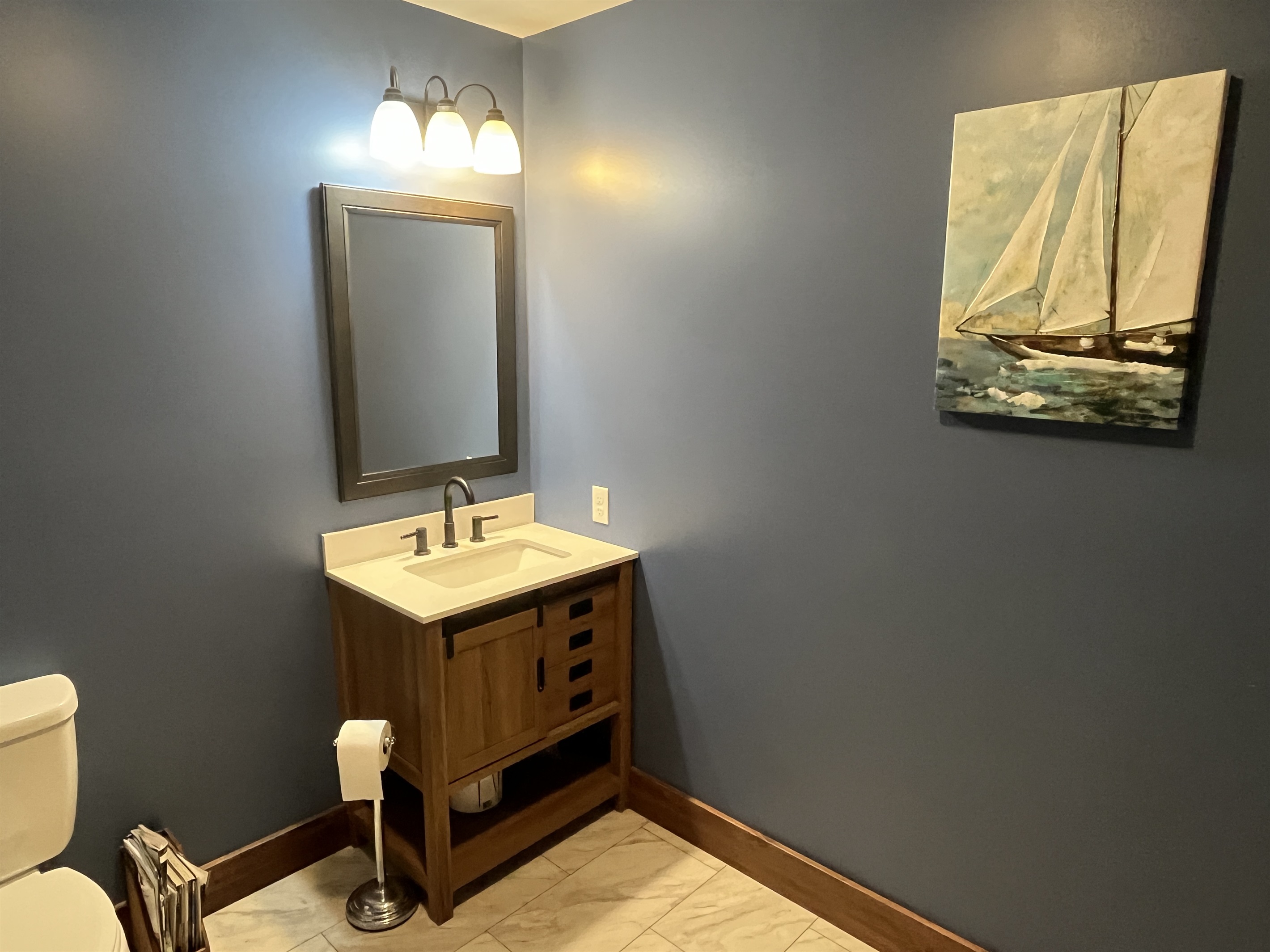 Main level 1/2 bath off kitchen