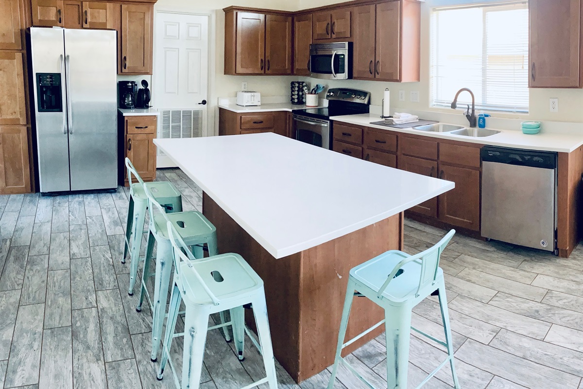 HorseshoeBend House Kitchen with quartz counters