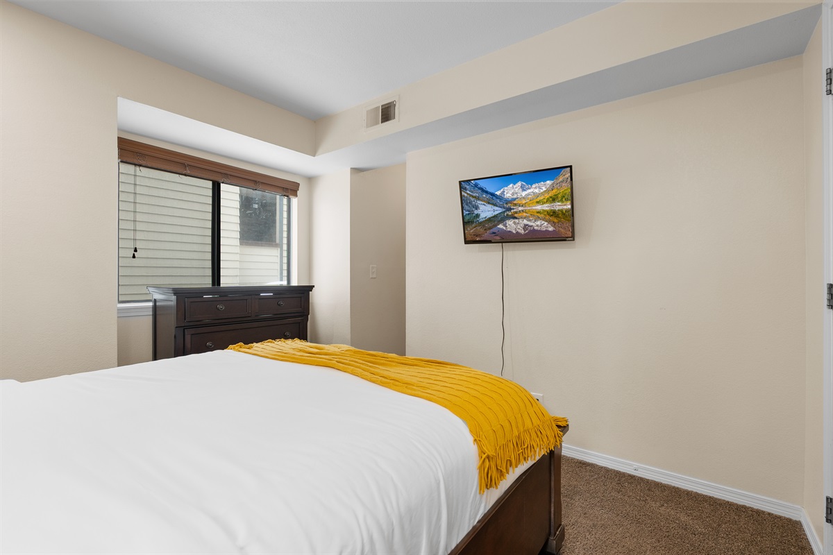 Queen bed with smart tv and dresser space