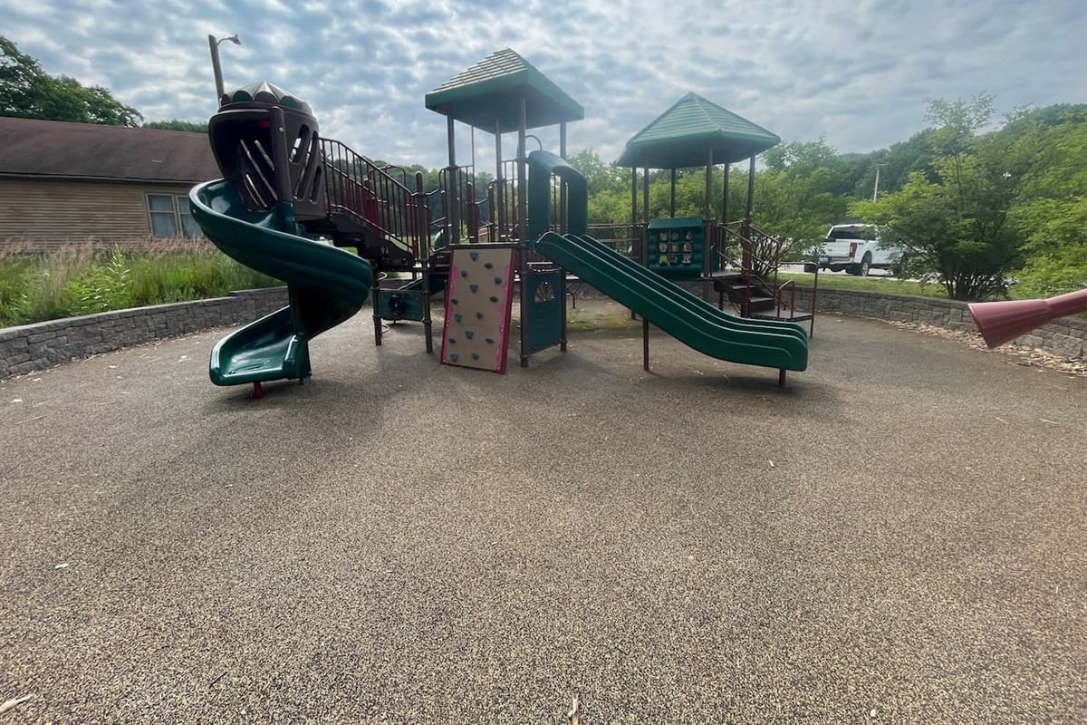 Walk to Twin Lakes Park