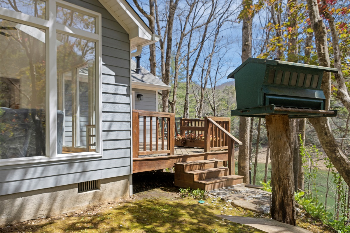 Outdoor Space: Relax on the deck with stunning views of nature and a charming birdhouse nearby!