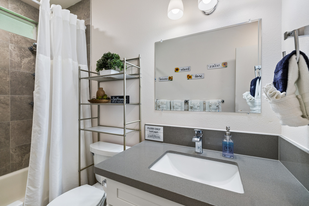 Full Bathroom Shower/Tub Combo | Representative Interior. Unit finishes, furnishings, and decor may vary.