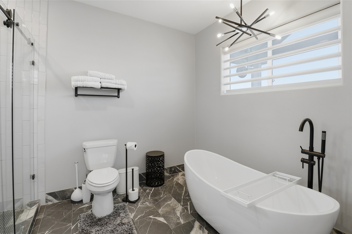 Bathroom 1 - large soaking tub