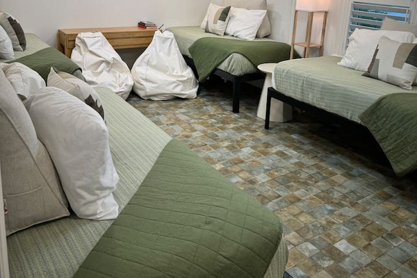 downstairs kids bdrm with 5 twin XL beds