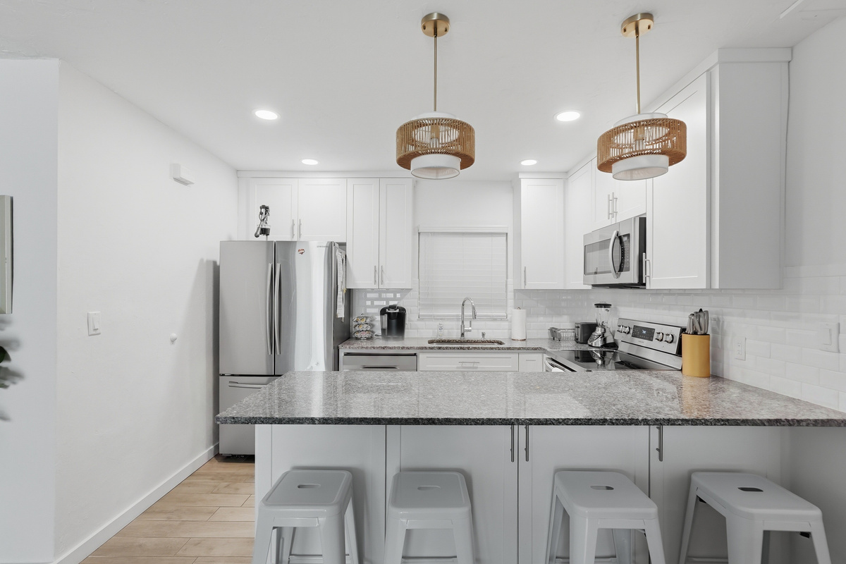 Fully equipped with modern appliances and essential cookware, the kitchen makes preparing meals easy&mdash;whether you're enjoying your morning coffee or cooking dinner after a day by the water.