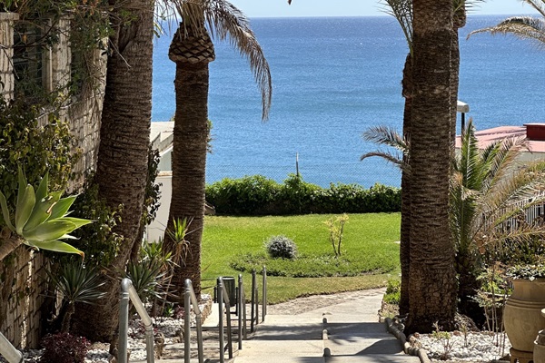 Seamless access to the beach at Casa Folimanka! Elevator or stairs make it easy, and our thoughtful design ensures wheelchair and baby stroller accessibility. Your gateway to the beach is as convenient as it is scenic. #BeachAccess