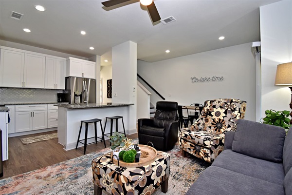 On Lake Time - Point Venture - All Amenities