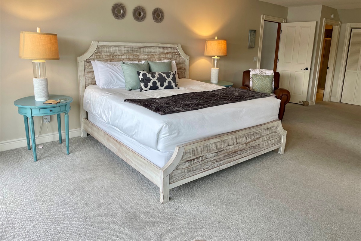 Primary suite, Door to bathroom