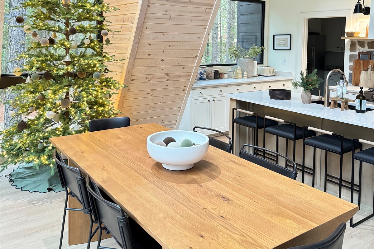 Holiday dinners, warm lights, and forest views — your Broken Bow retreat is ready for the season.