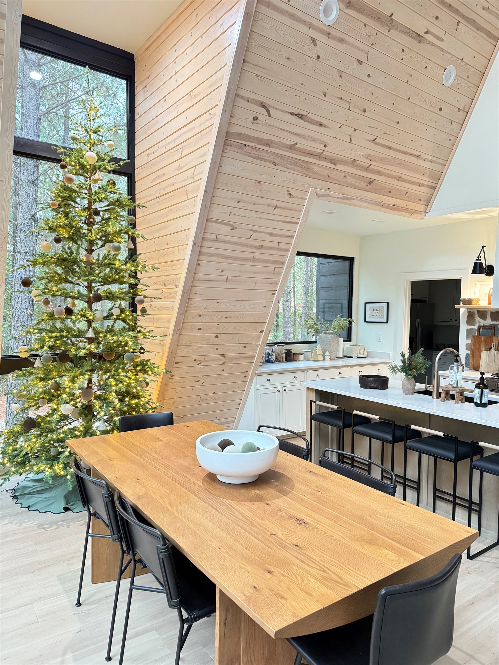 Holiday dinners, warm lights, and forest views — your Broken Bow retreat is ready for the season.