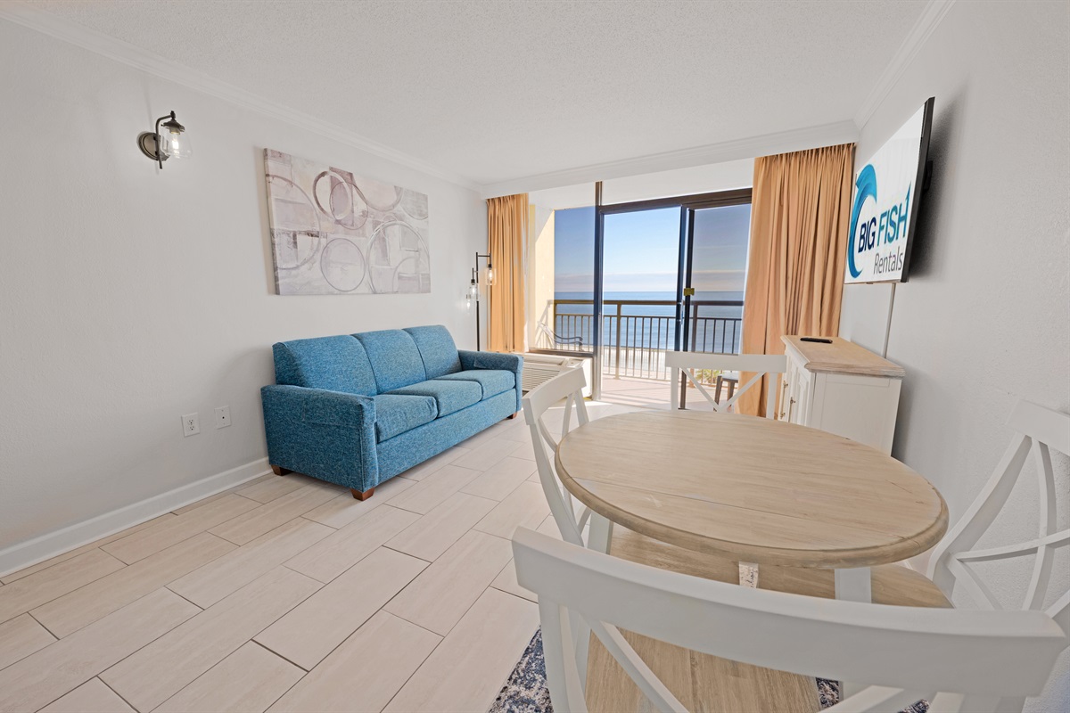 Living Room with Stunning Views🌊☀️