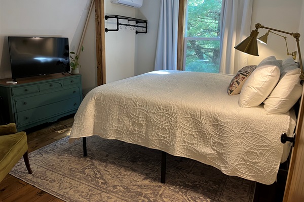 Relax in one of two beautifully appointed south-facing bedrooms featuring king-size beds with premium white down comforters and soft cotton linens. Relax and appreciate the functional details, including adjustable brass reading lights, a mini-split AC 
