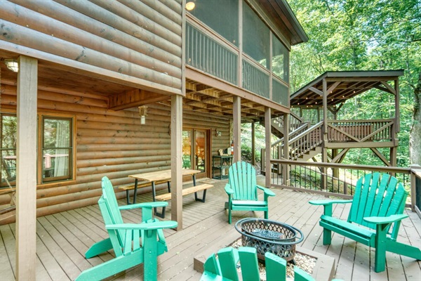 Outdoor seating and picnic table