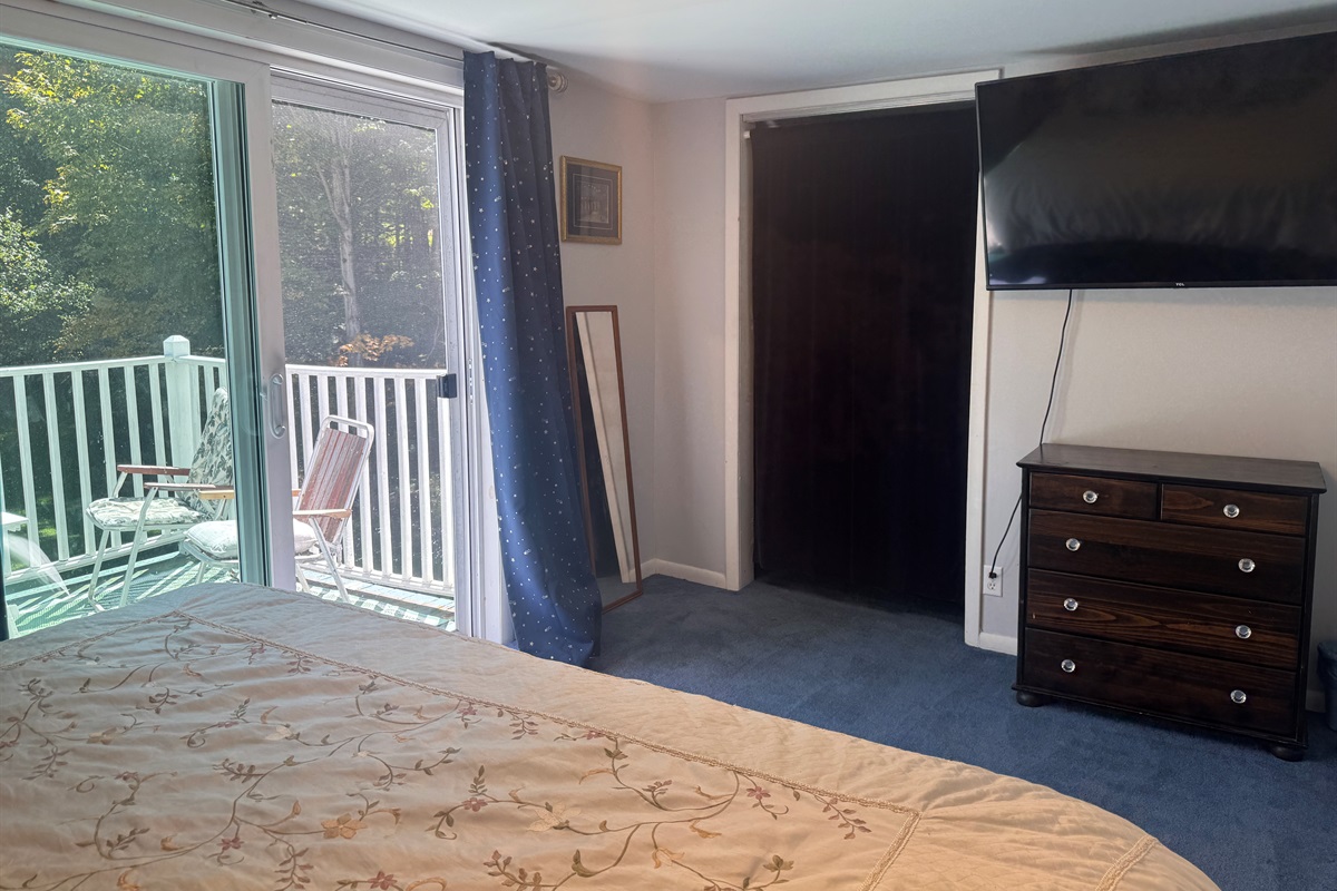 2nd floor King with private balcony