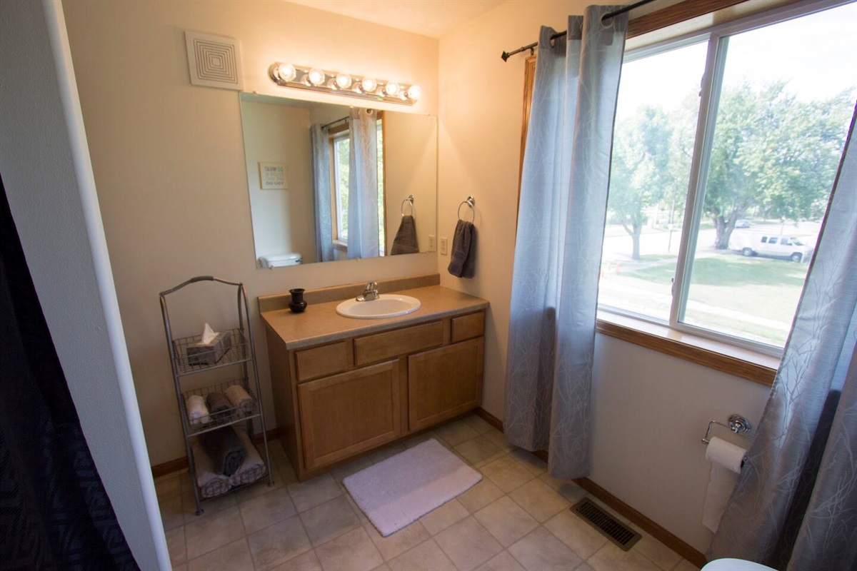 Full bathroom 1.