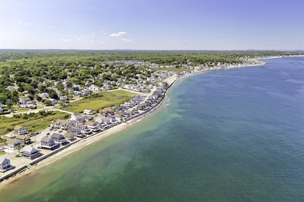 A beautiful coastal community where our home sits by the shoreline, offering easy access to the rocky coast—perfect for those seeking peace and a close connection with nature