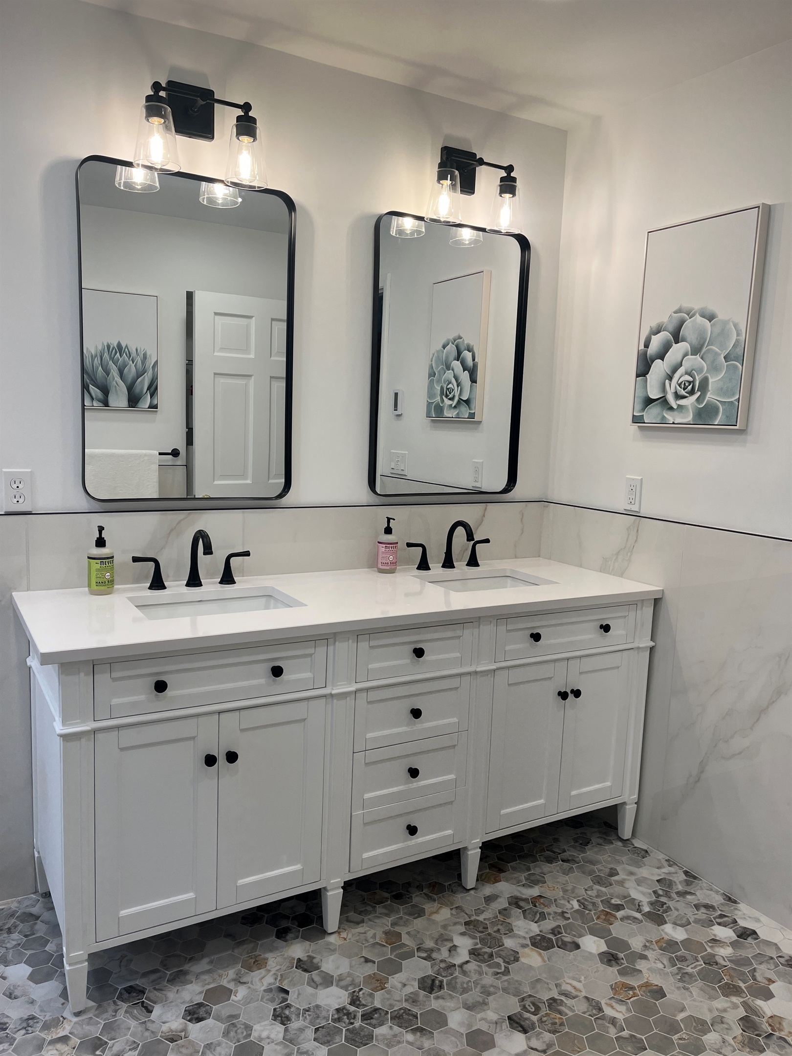 West wing - 2nd Floor King bathroom