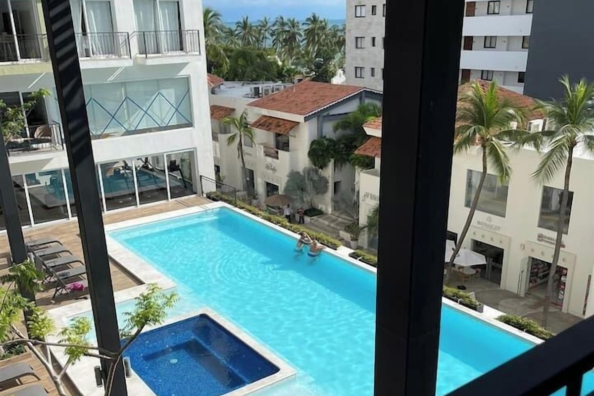 2 nd floor pool with jacuzzi and partial ocean view 322
