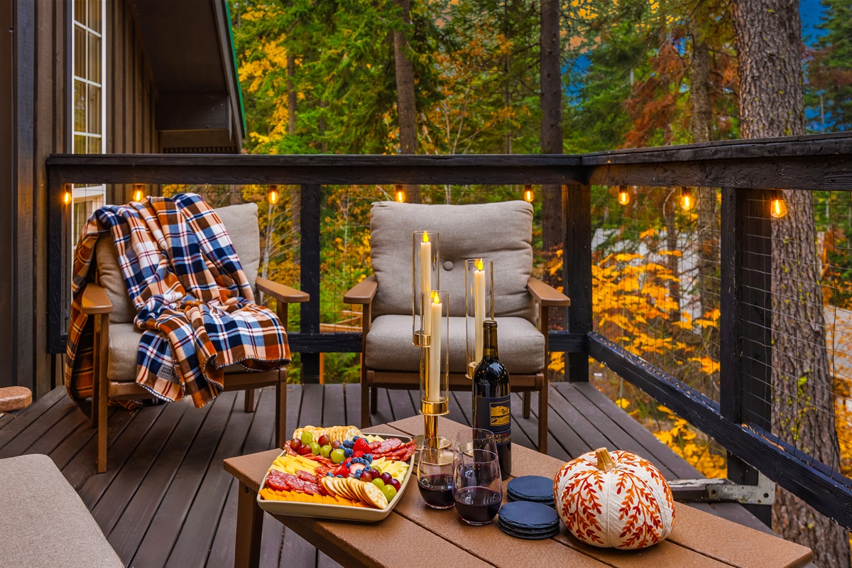 Upper deck with lounging and BBQ, propane provided - pet friendly