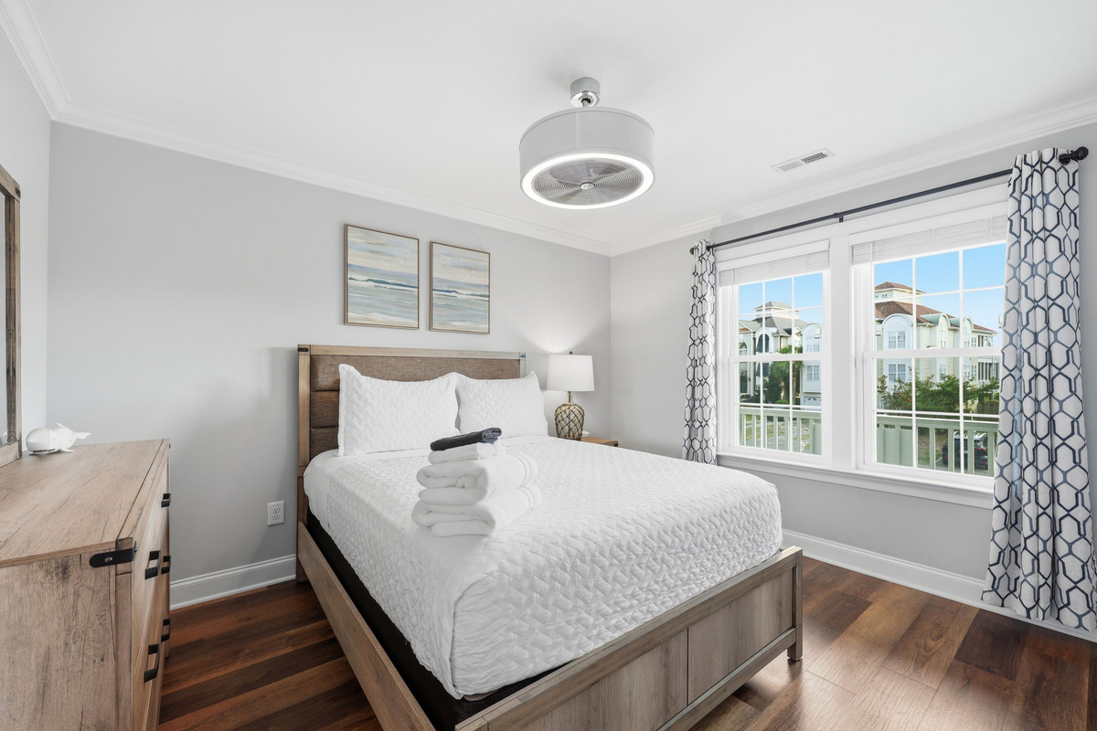 Bath & Bed linens provided