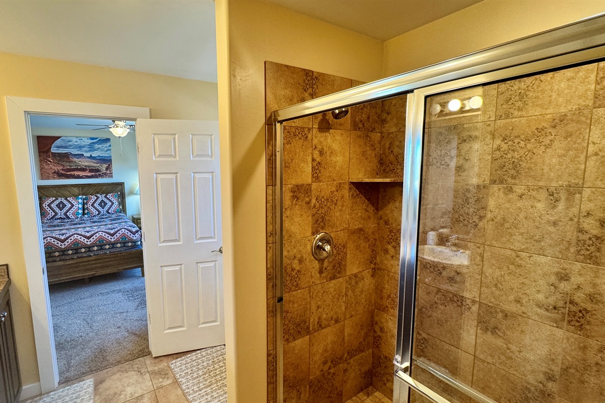 Attached Ensuite Bathroom