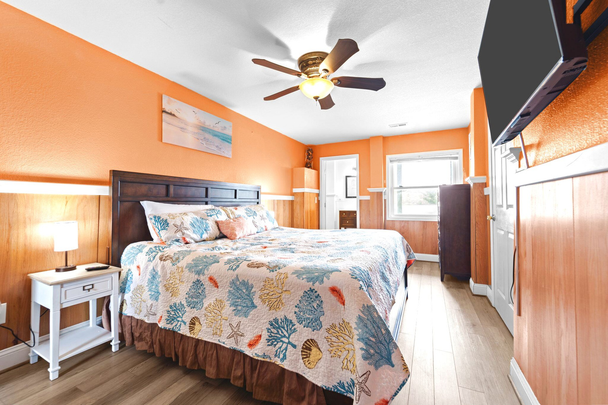 Lower Level Master King Suite