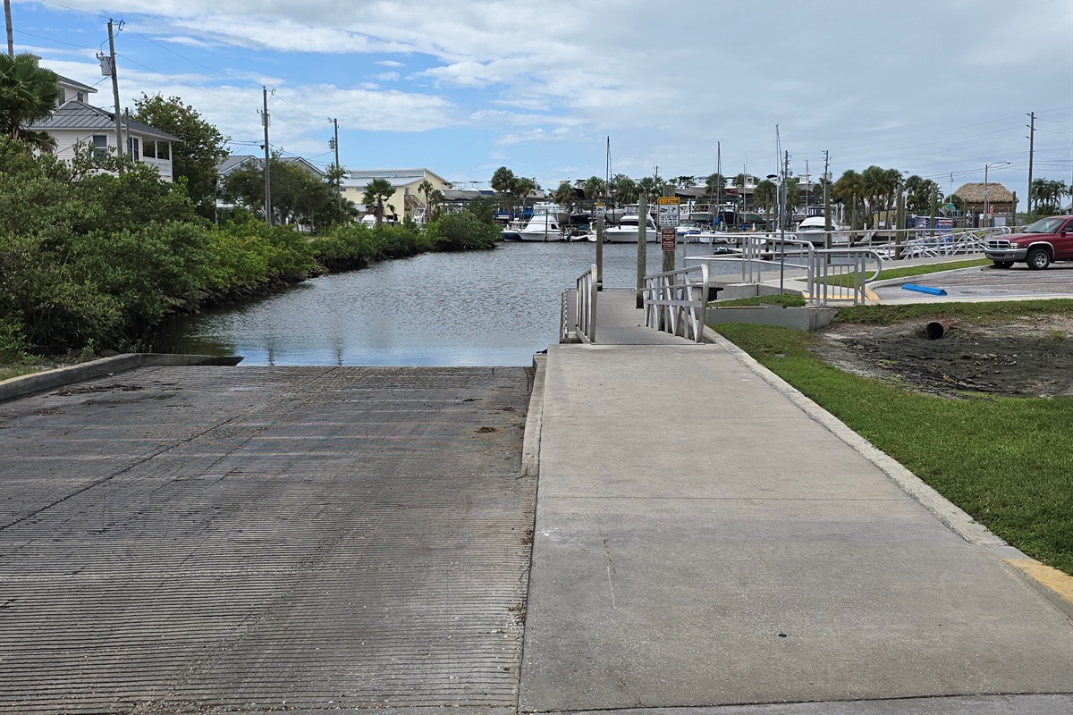 Public boat launch 1 minute drive from home