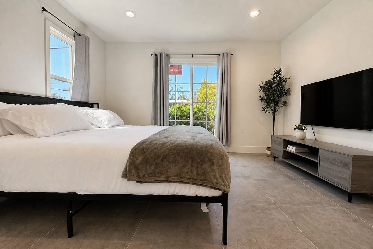 Modern & Remote-Ready Near Downtown, photo 5
