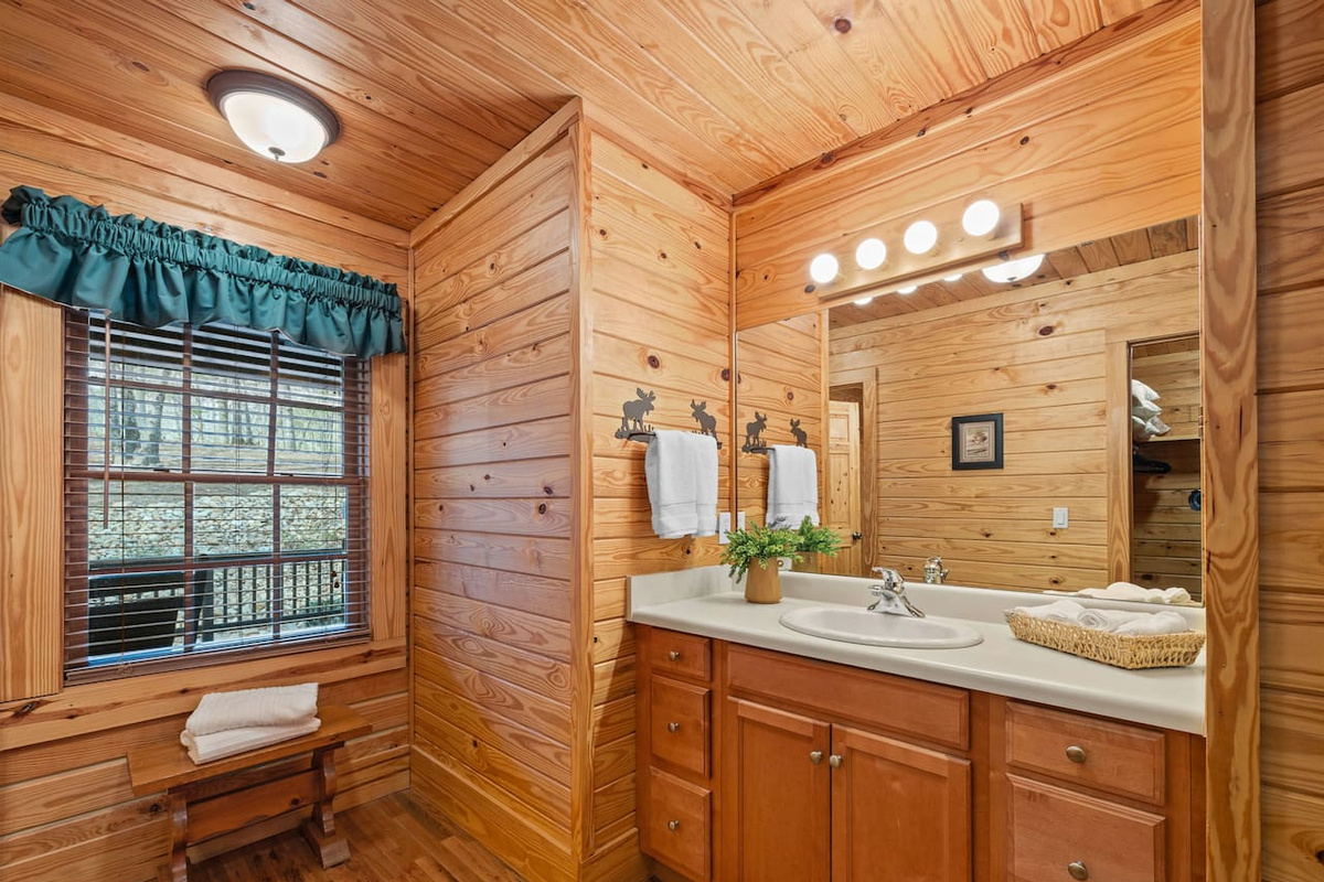 Primary bathroom en suite bathroom