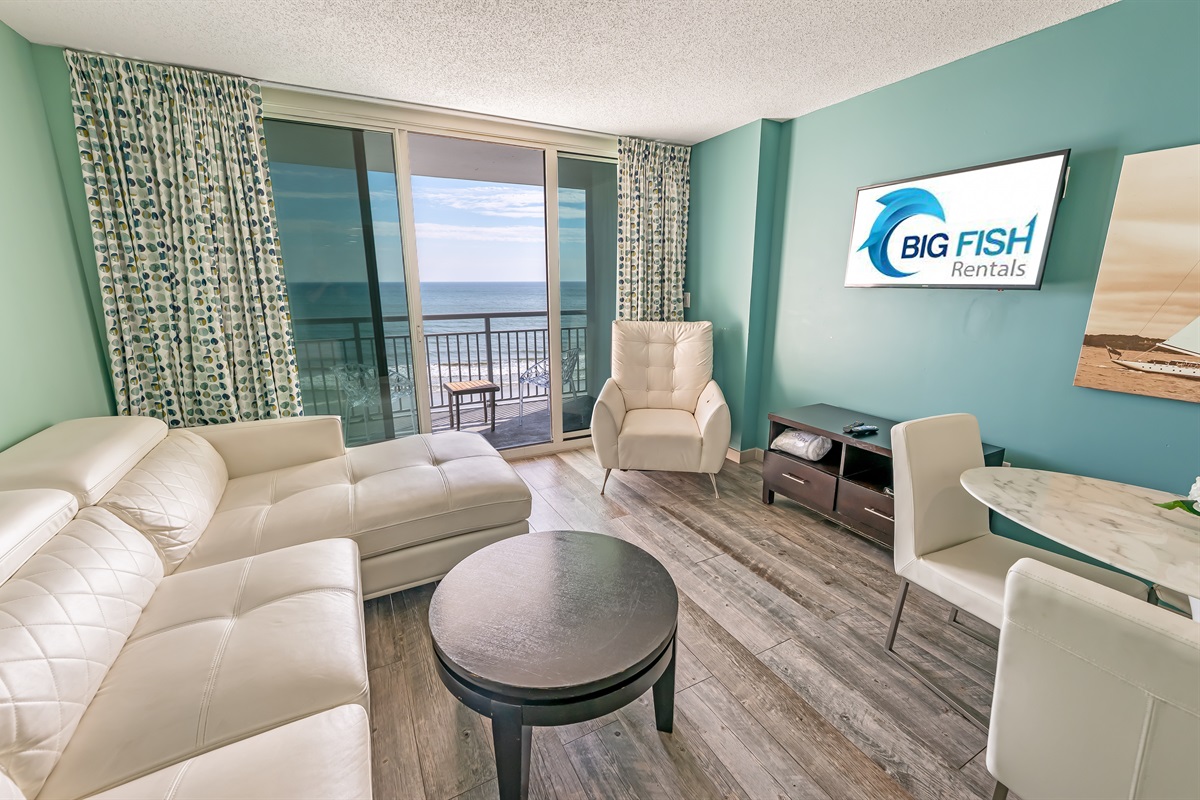 Living Room with Stunning Views🌊☀️