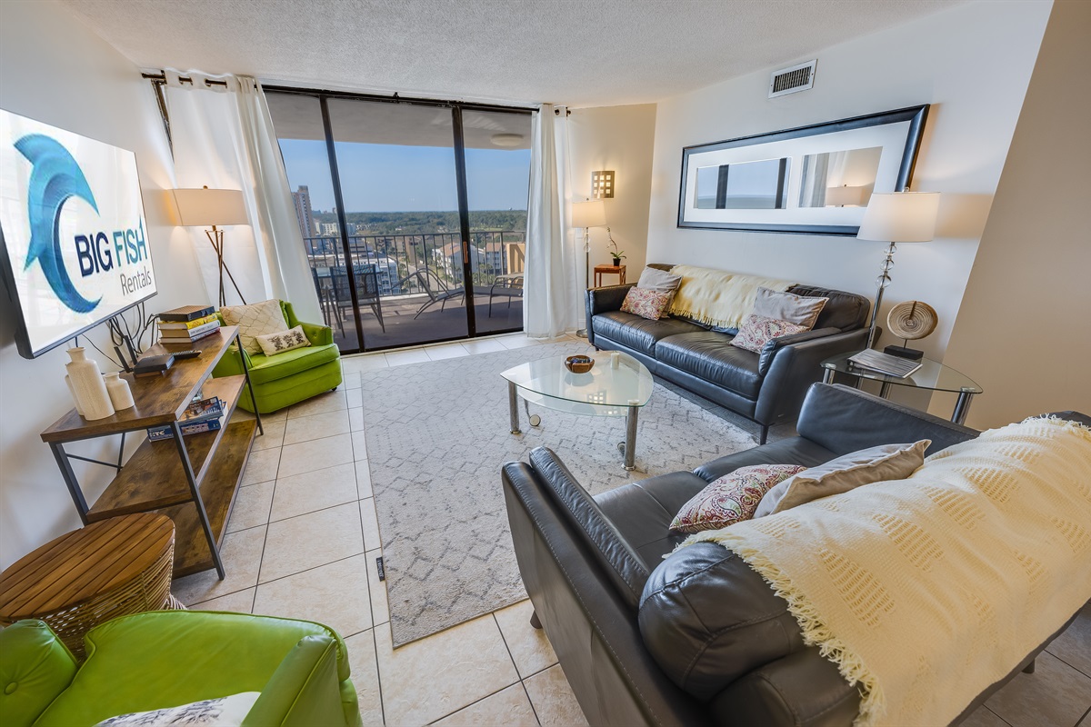 Amazing Living Room with Stunning Views🌊☀️