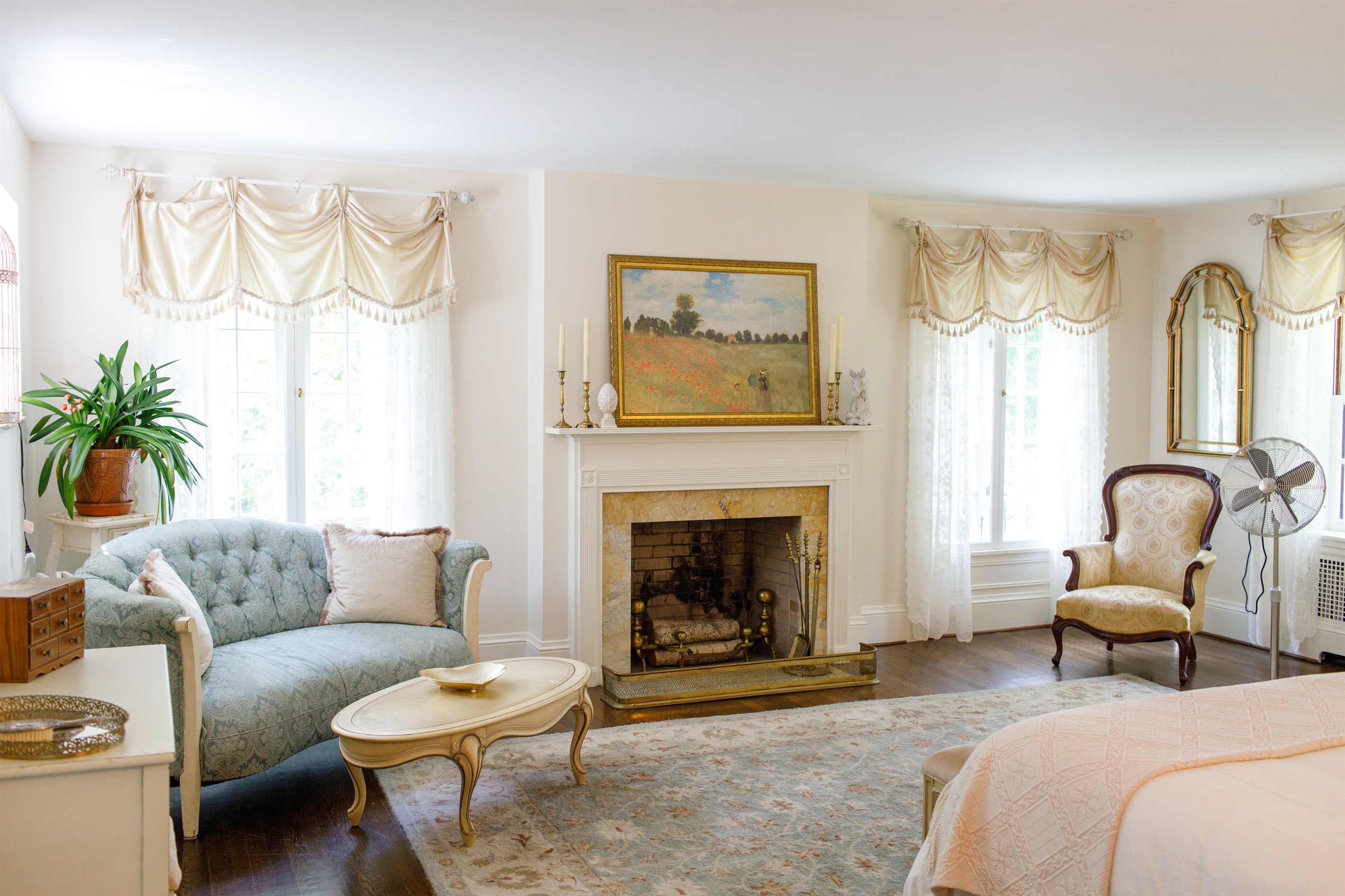 King Suite #1 w/ Fireplace