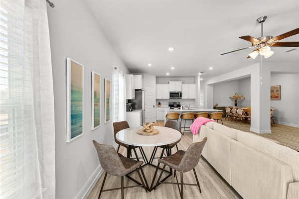 4 person breakfast nook table