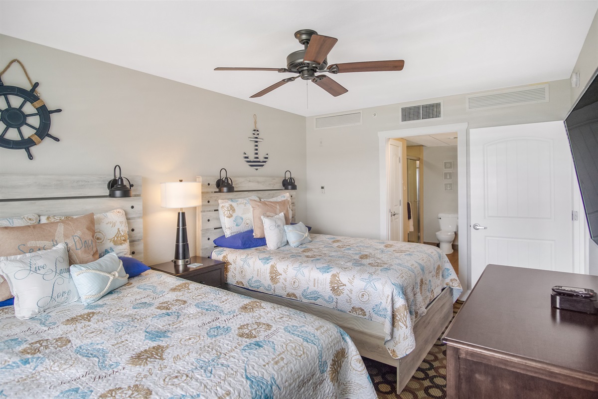 Back bedroom - 2 queen beds - attached bathroom - TV - view of intracoastal