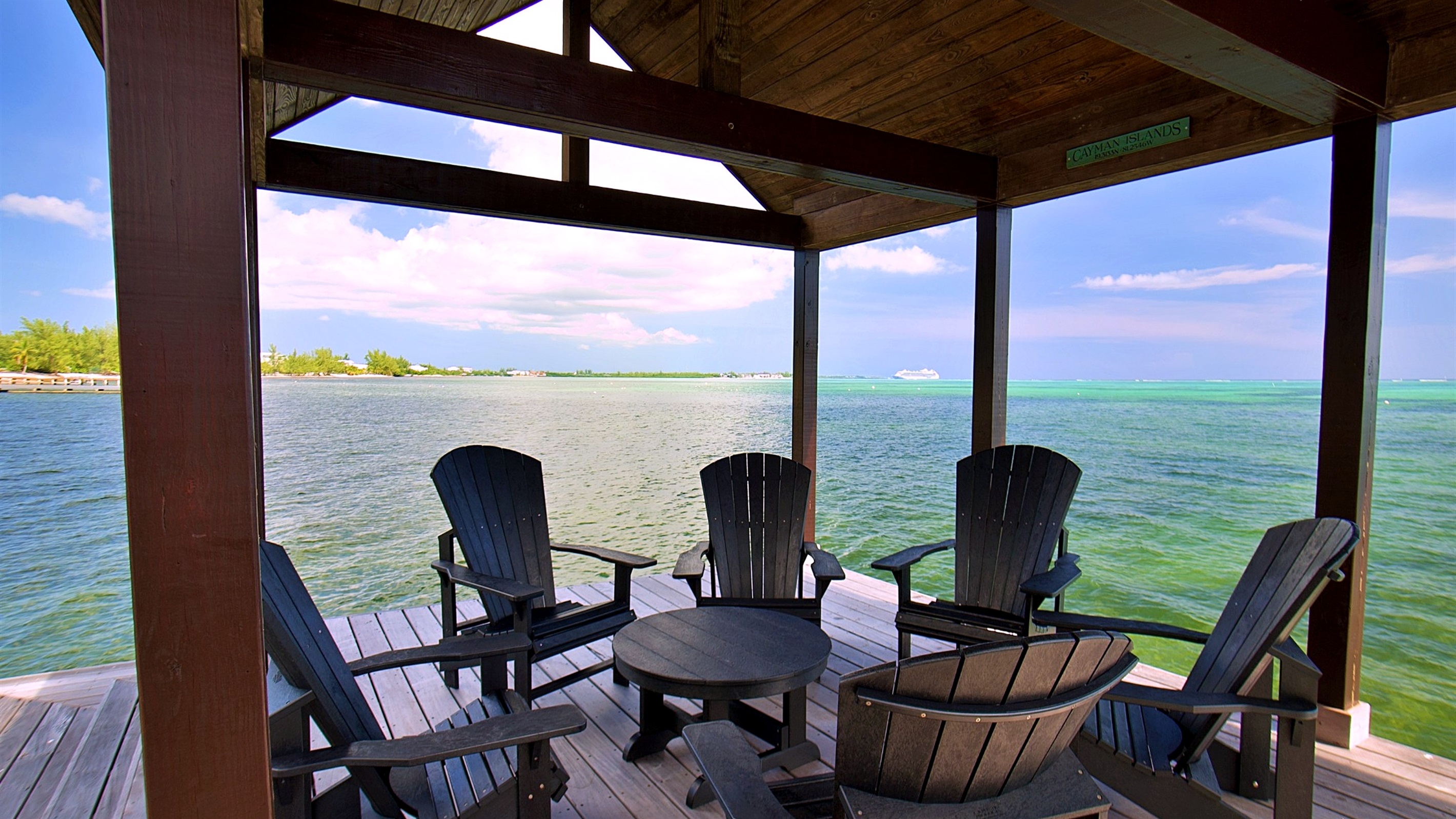 Cabana Dock — Waterfront Moments Await