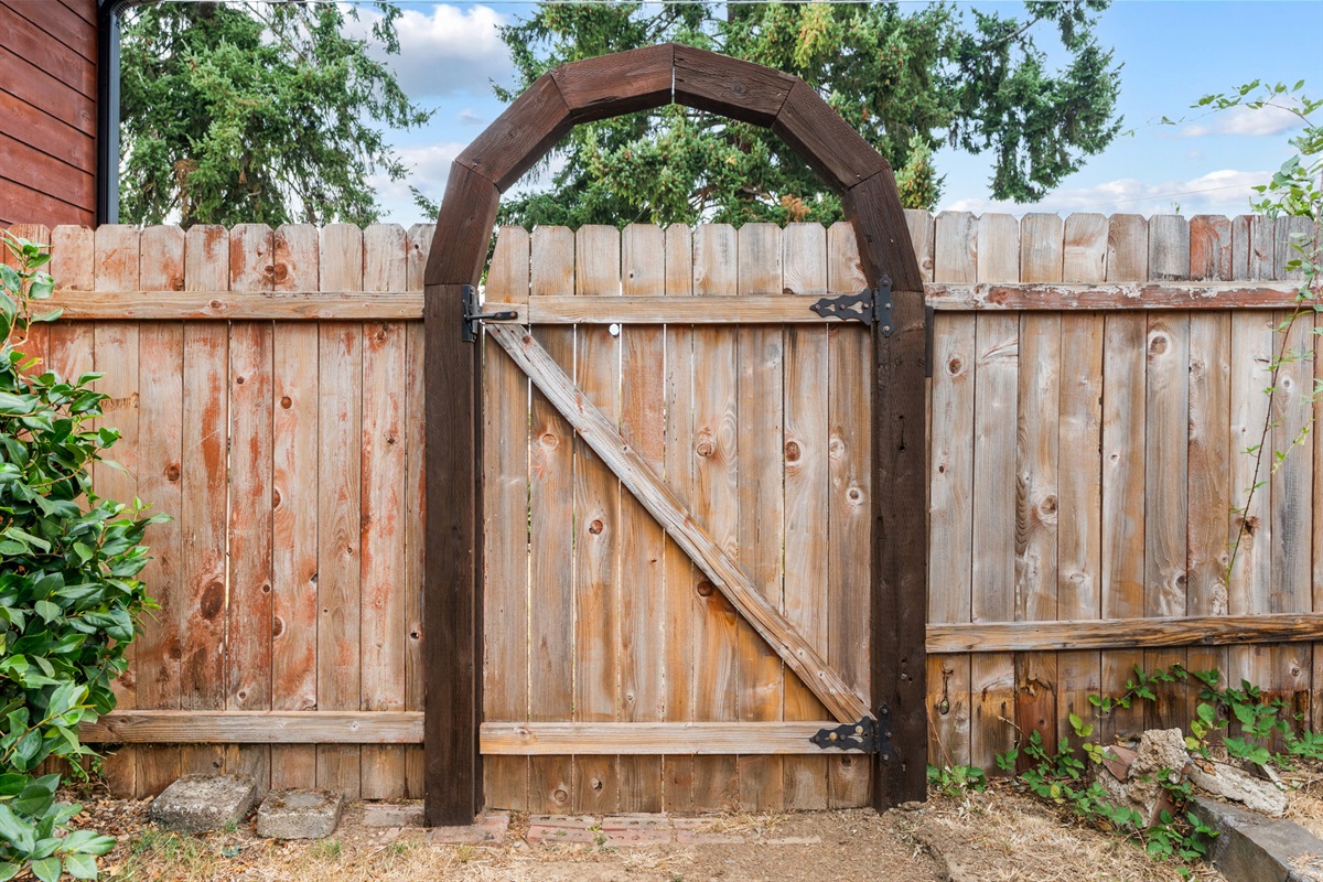 Gate to front yard