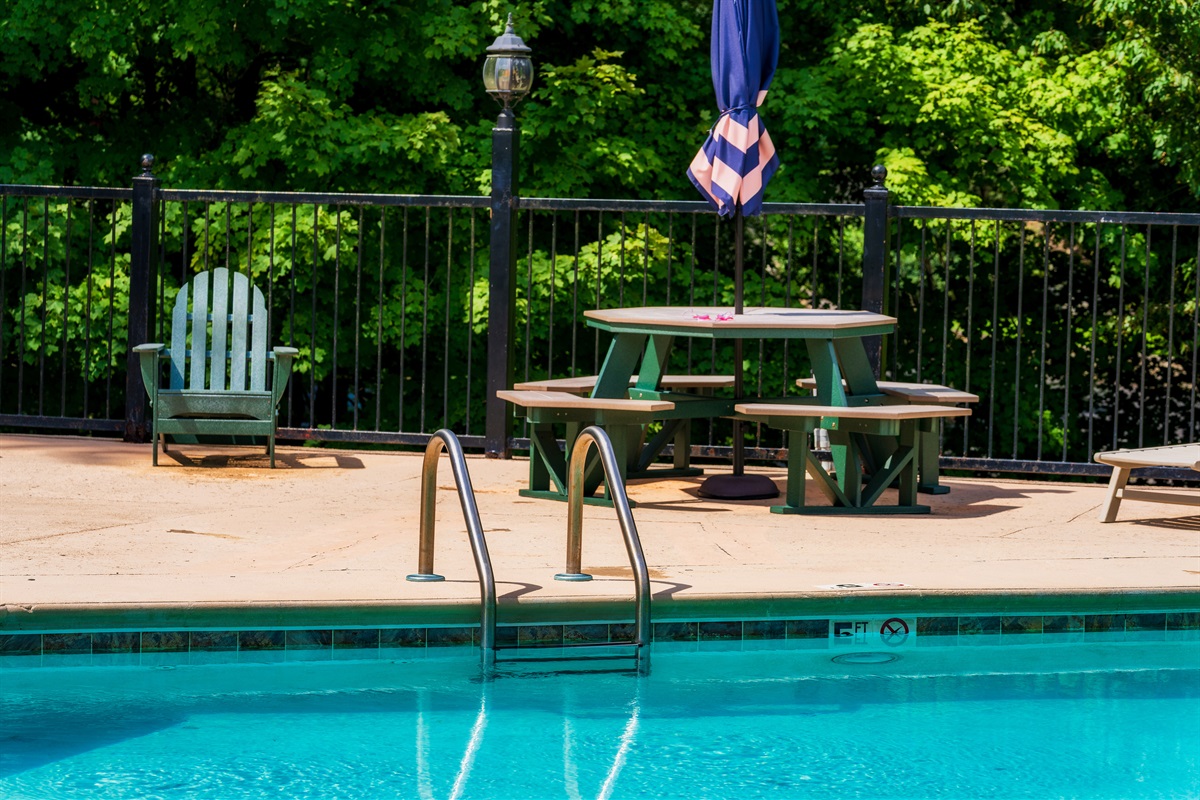 Outdoor community pool of Smoky Cove resort
