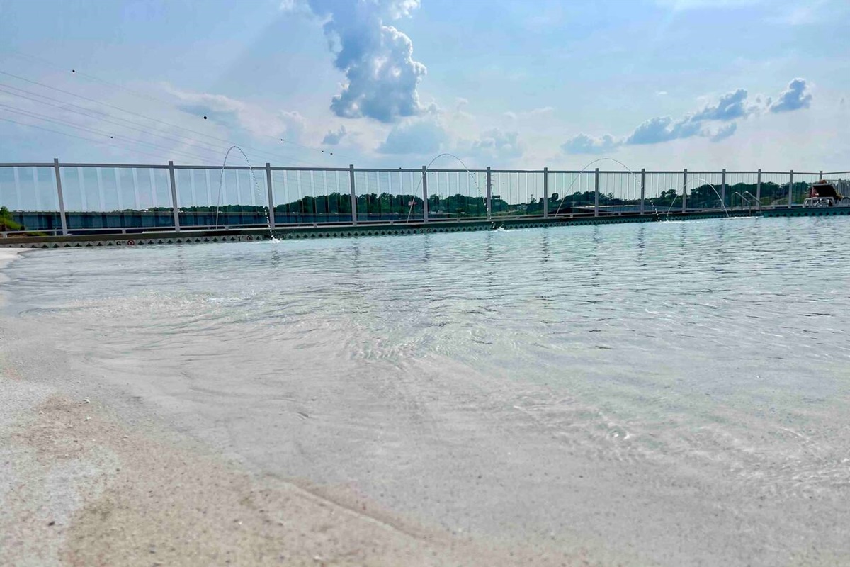 Beach entry to the pool 