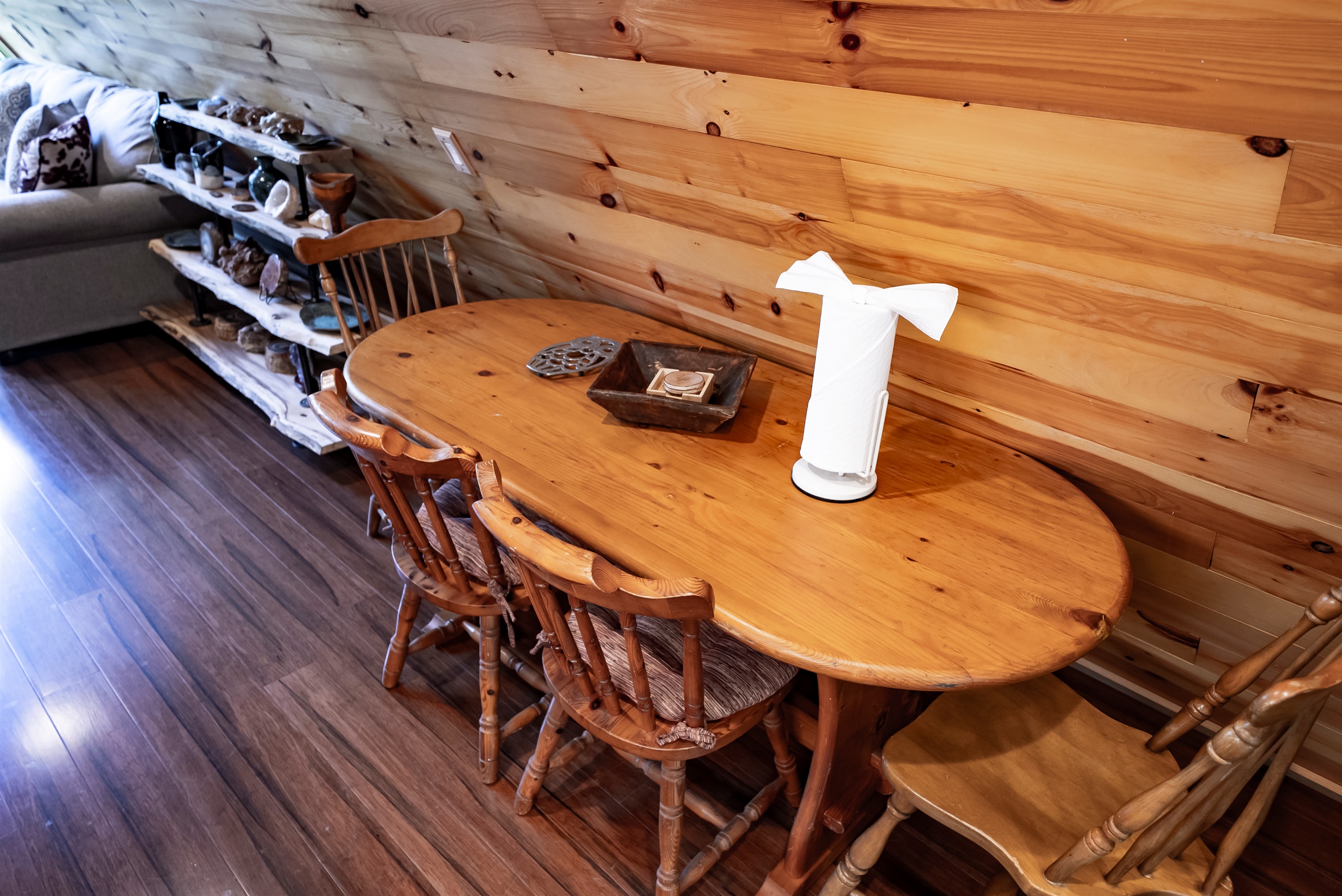 A comfortable spot to gather, share meals, and plan your next adventure in Murphy.