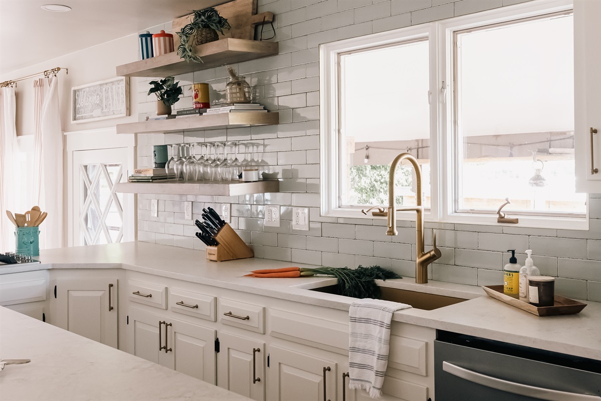 Fully stocked Kitchen! Cook with a lake view!