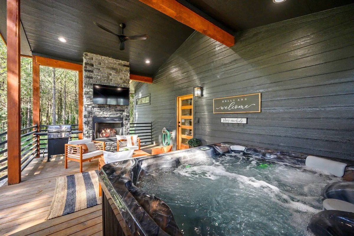 It’s a perfect place for go with your couple, is so beautiful and pacific, the jacuzzi is the best thing.