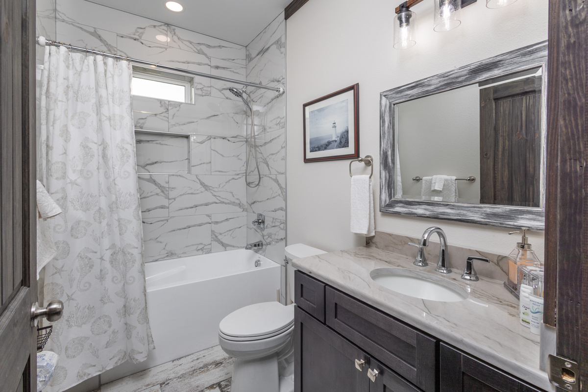 Guest bath with soaker tub