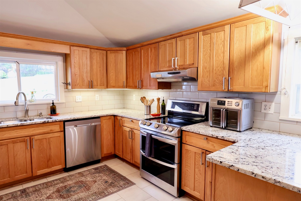 Double oven, dishwasher, nugget maker, air fryer. We're ready for you!